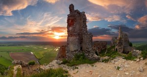 1398345182_bigstock-Haunted-Castle--Ruins-Of-Plav-44114932