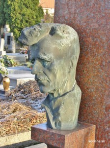 Stupava, detail náhrobku F, Kostku, december 2008