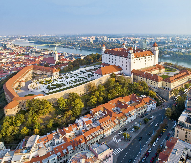 Je To Len Na Skok – Nikto Netušil, že Od Priepasti